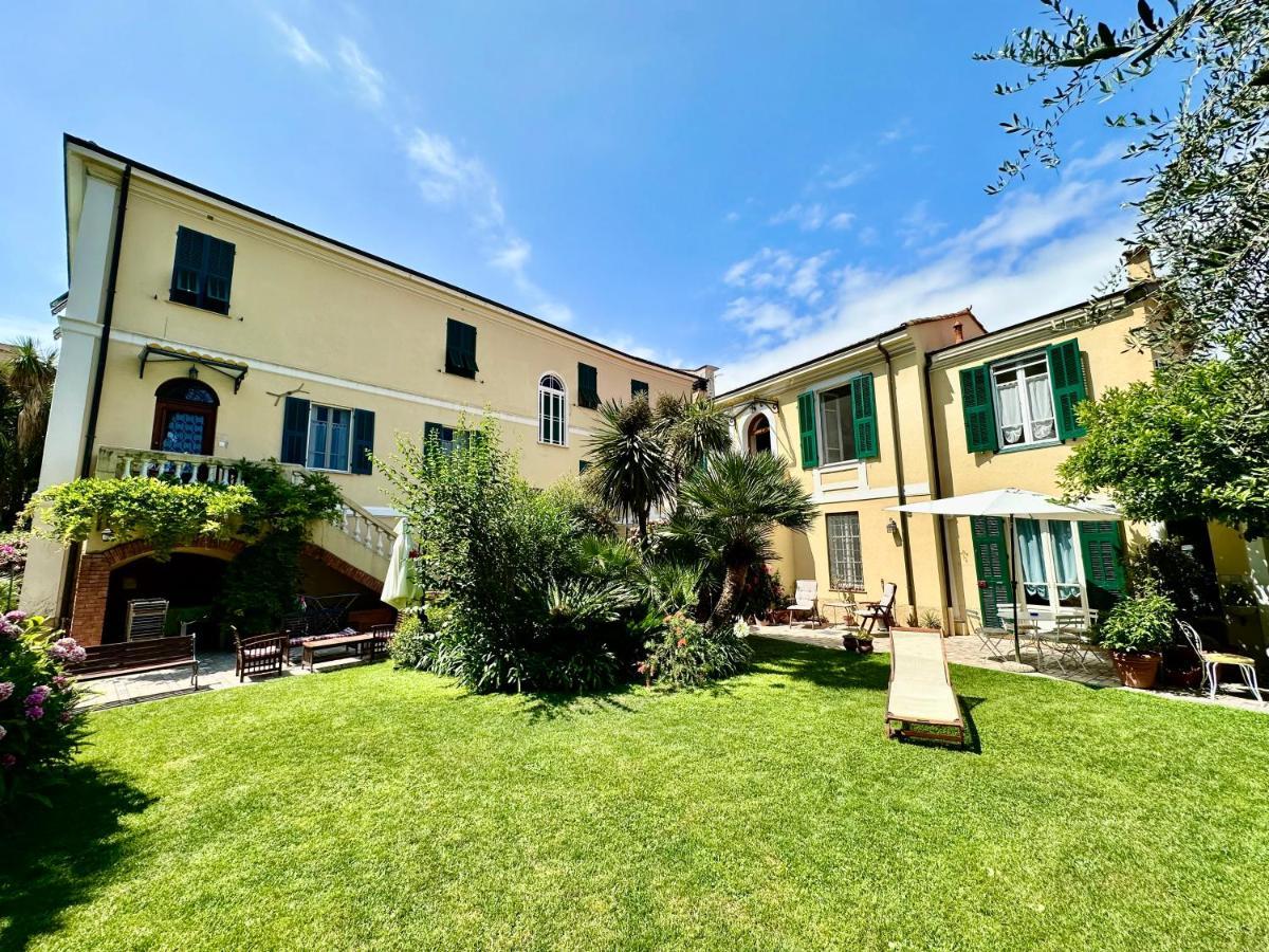Villa Angelina - Casa Glicine Vallecrosia Bagian luar foto