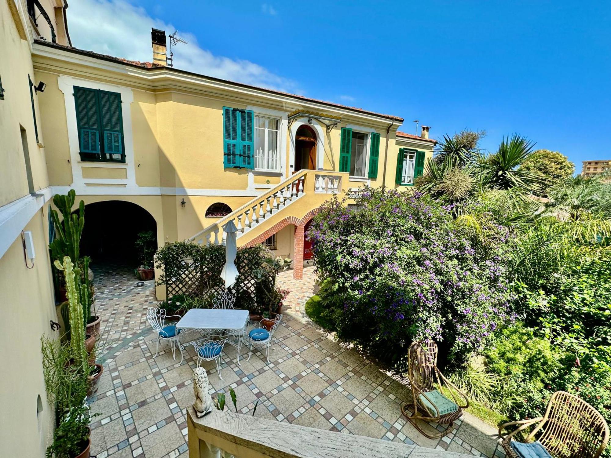 Villa Angelina - Casa Glicine Vallecrosia Bagian luar foto