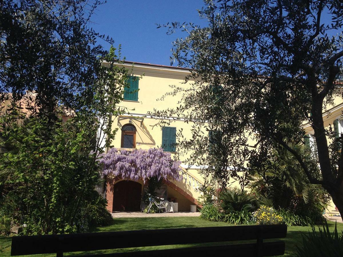 Villa Angelina - Casa Glicine Vallecrosia Bagian luar foto